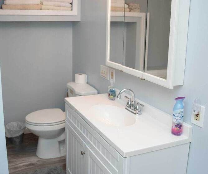 Lakefront Cottage W/ Private Hot Tub!