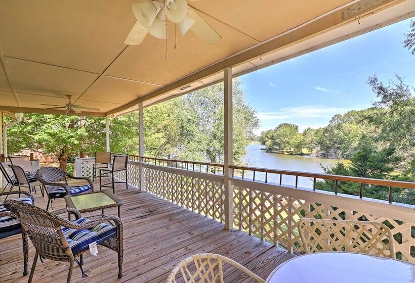 Lakefront Cottage W/ Private Hot Tub!