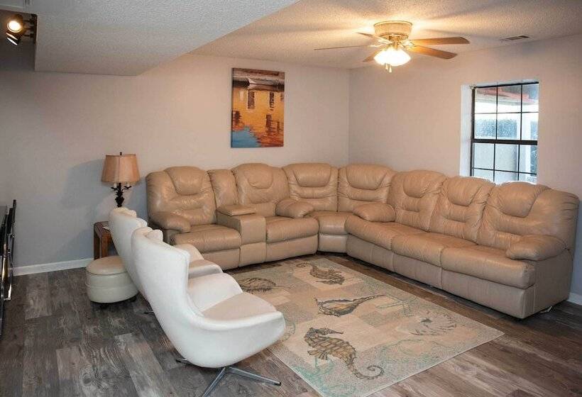 Lakefront Cottage W/ Private Hot Tub!