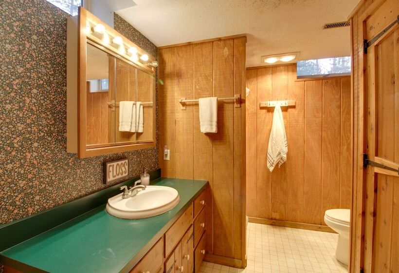 Lakefront Deerwood Home W/ Fire Pit & Grill!