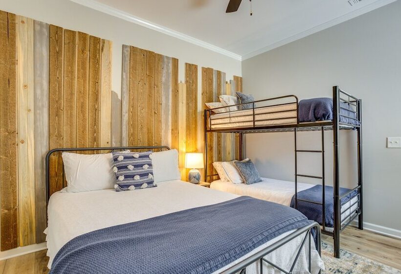 Lakefront Georgia Abode W/ Dock & Screened Patio!