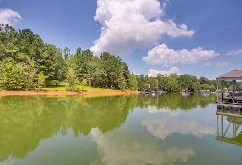 Lakefront Georgia Abode W/ Dock & Screened Patio!
