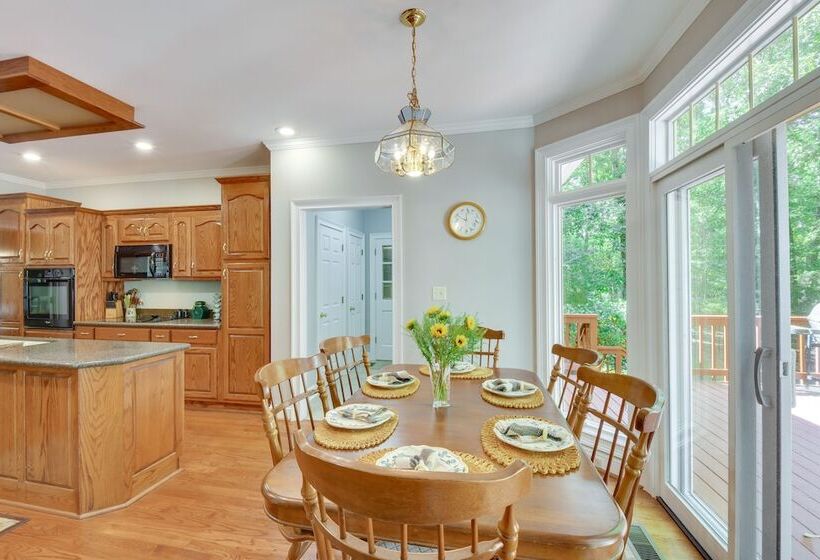 Lakefront Hartwell Retreat W/ Gas Grill & Deck!