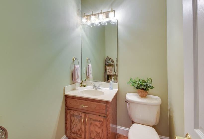 Lakefront Hartwell Retreat W/ Gas Grill & Deck!