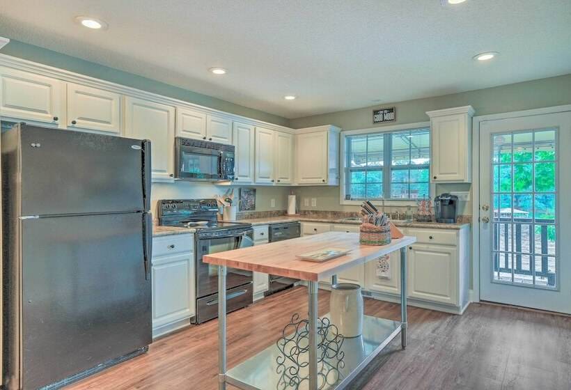 Lakefront Home W/ Entertainment Space & Dock!