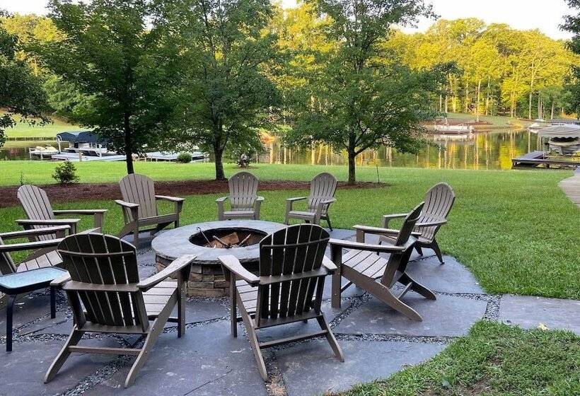 Lakefront House With Private Dock + Fire Pit!