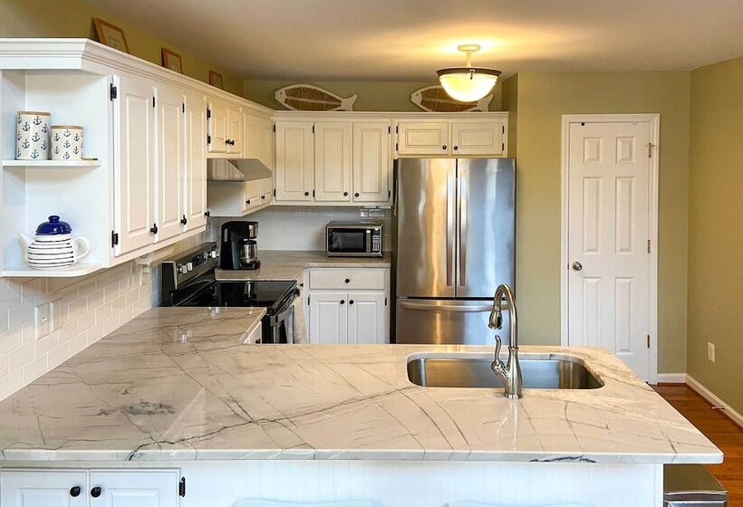 Lakefront House With Private Dock + Fire Pit!