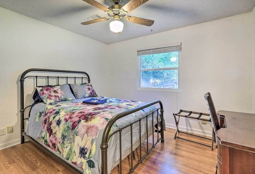 Lakefront Macon Getaway: Grill, Pet Friendly!