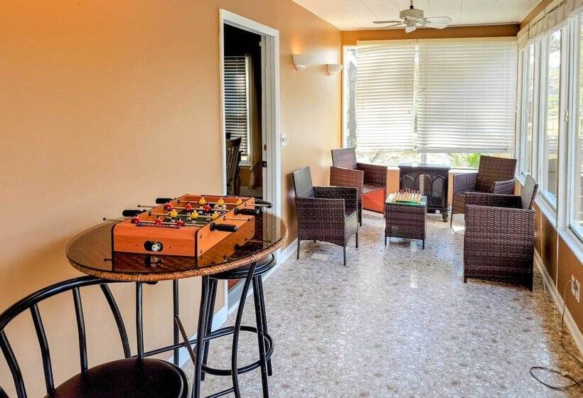 Lakefront Macon Home W/ Pool, Dock & Fishing!