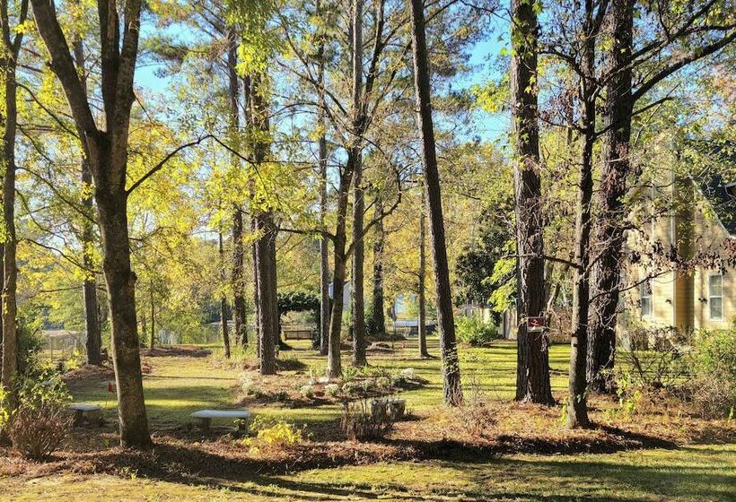 Lakefront Macon Home W/ Pool, Dock & Fishing!