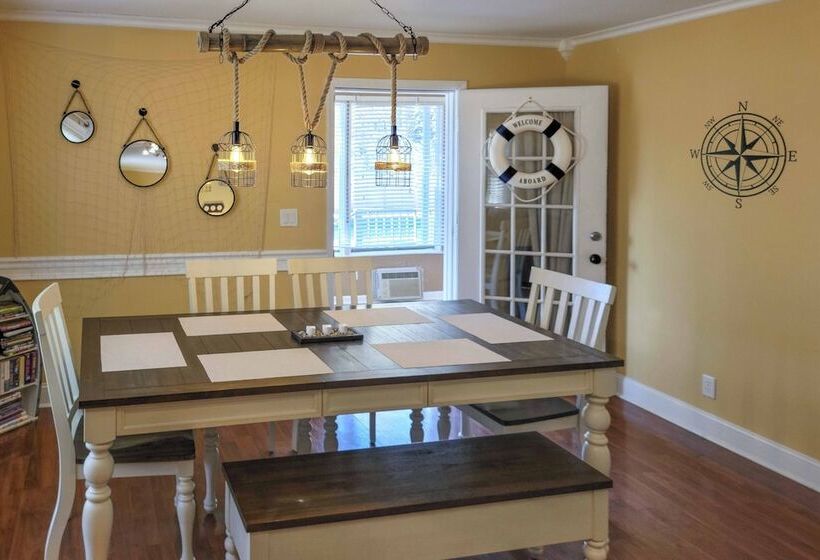 Lakefront Macon Home W/ Pool, Dock & Fishing!