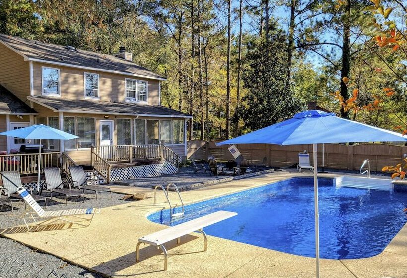 Lakefront Macon Home W/ Pool, Dock & Fishing!