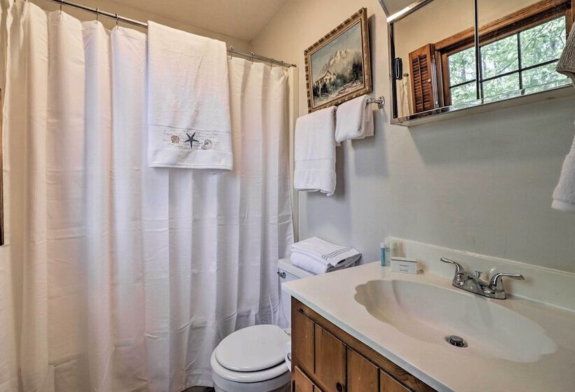 Lakefront Milledgeville Cabin: Private Dock, Porch