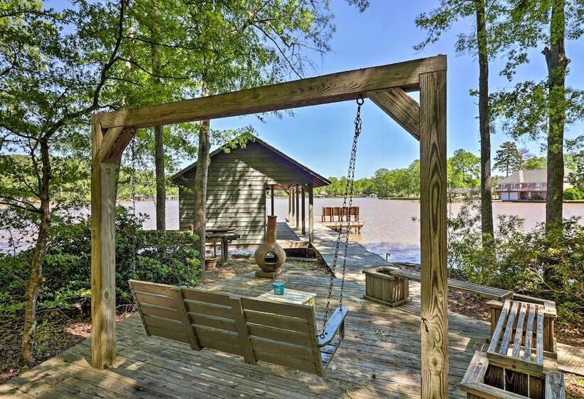Lakefront Milledgeville Cabin: Private Dock, Porch