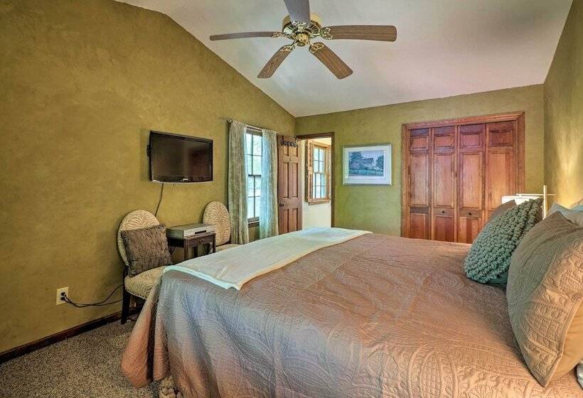 Lakefront Milledgeville Cabin: Private Dock, Porch