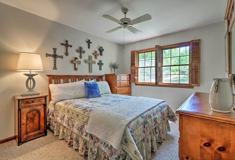 Lakefront Milledgeville Cabin: Private Dock, Porch