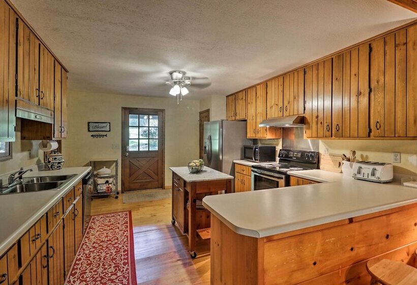 Lakefront Milledgeville Cabin: Private Dock, Porch