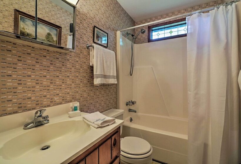 Lakefront Milledgeville Cabin: Private Dock, Porch