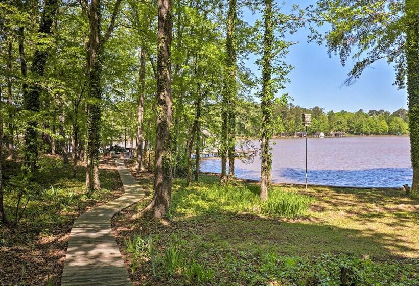 Lakefront Milledgeville Cabin: Private Dock, Porch