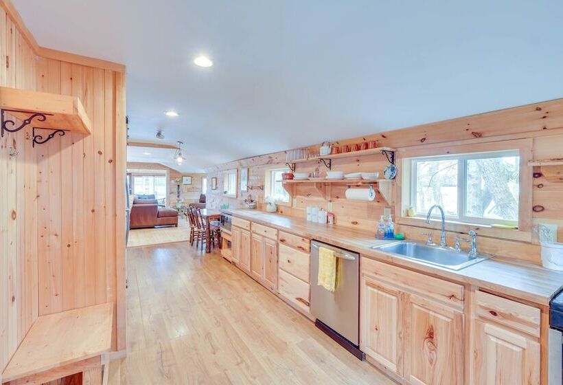 Lakefront Property In The Heart Of The Catskills!