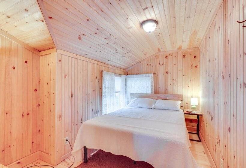 Lakefront Property In The Heart Of The Catskills!