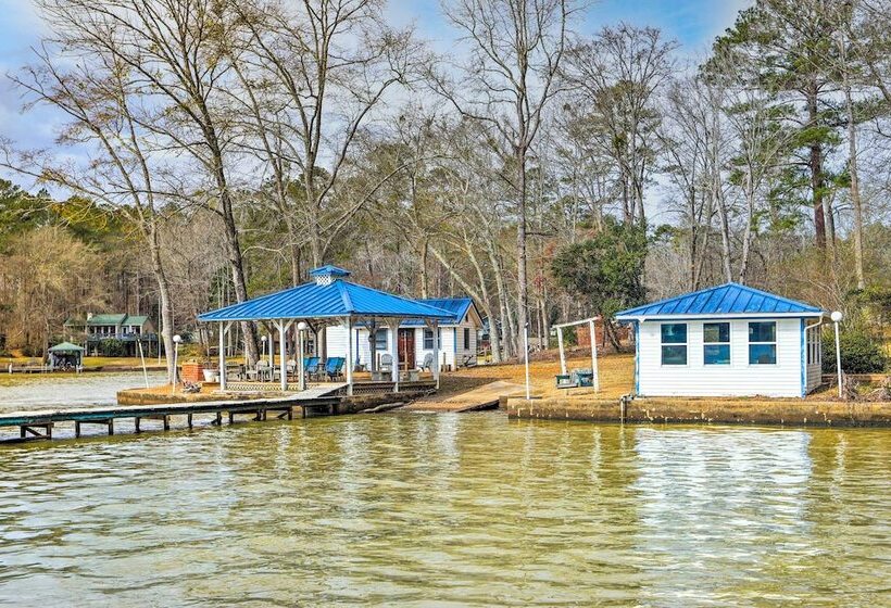 Lakefront Retreat With Private Docks & Gazebo!