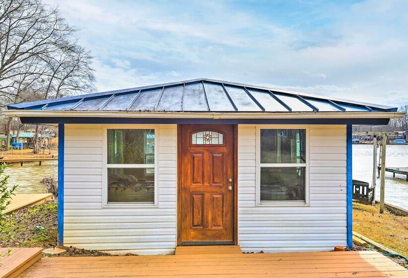 Lakefront Retreat With Private Docks & Gazebo!