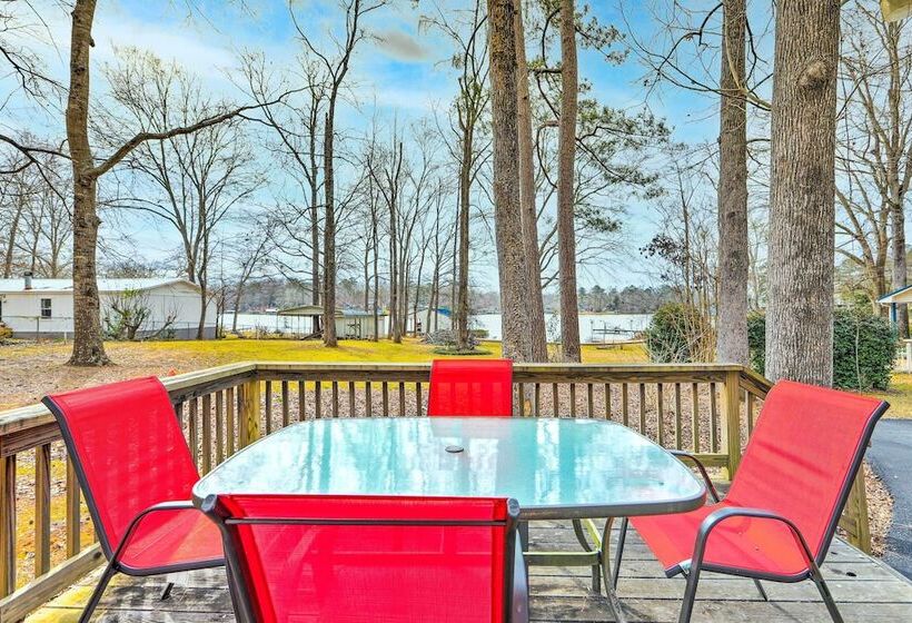 Lakefront Retreat With Private Docks & Gazebo!