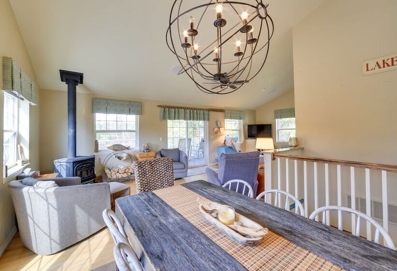 Lakefront Stephenson Retreat: Lake Access & Kayaks