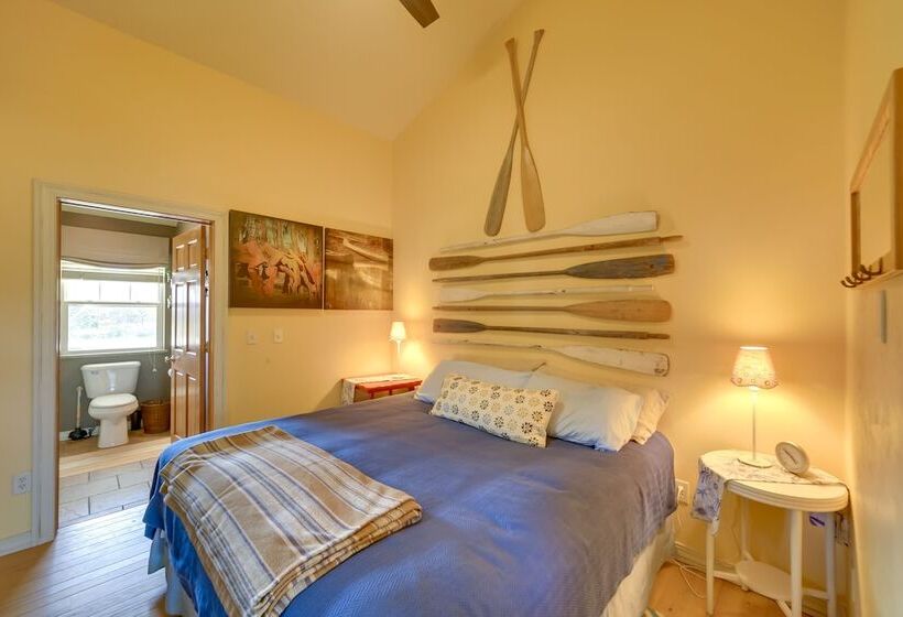 Lakefront Stephenson Retreat: Lake Access & Kayaks