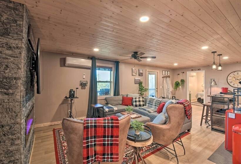 Lakemont Mountain Cabin W/ Game Room & Hot Tub!