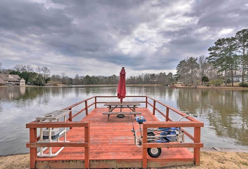 Lakeside Group Retreat W/ Private Beach & Dock!