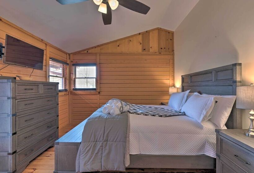 Lakeside Group Retreat W/ Private Beach & Dock!