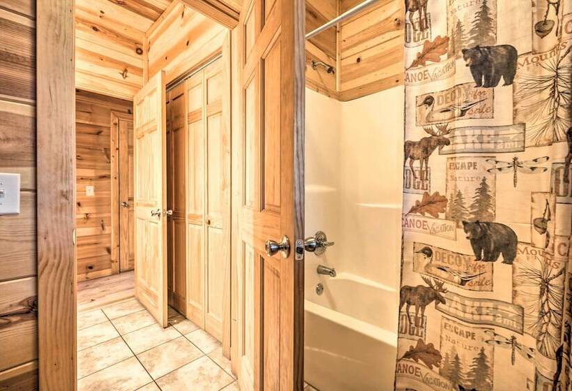 Lakeside Cabin: Game Room, Dock, Orchard, Wineries