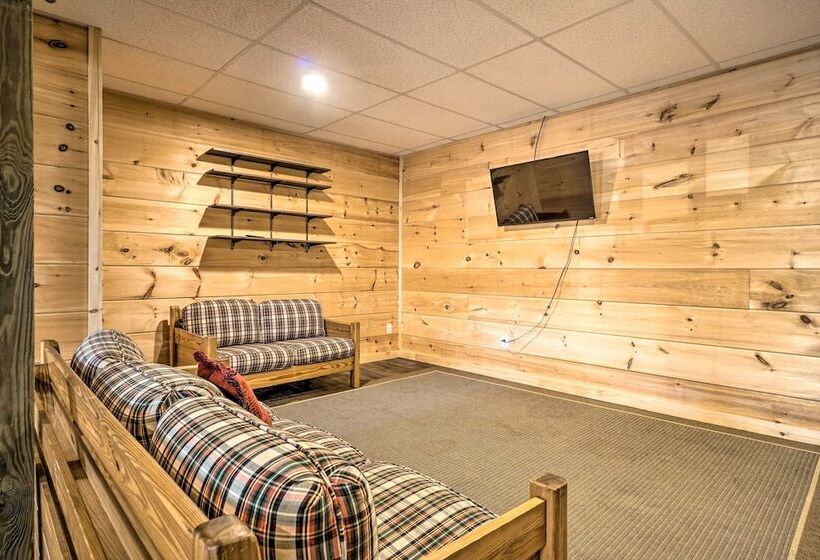 Lakeside Cabin: Game Room, Dock, Orchard, Wineries