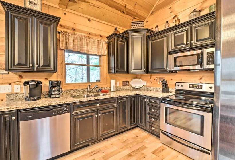 Lakeside Cabin: Game Room, Dock, Orchard, Wineries