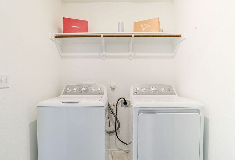 Quiet Home W/ Fenced Yard 12 Mi To Downtown Austin