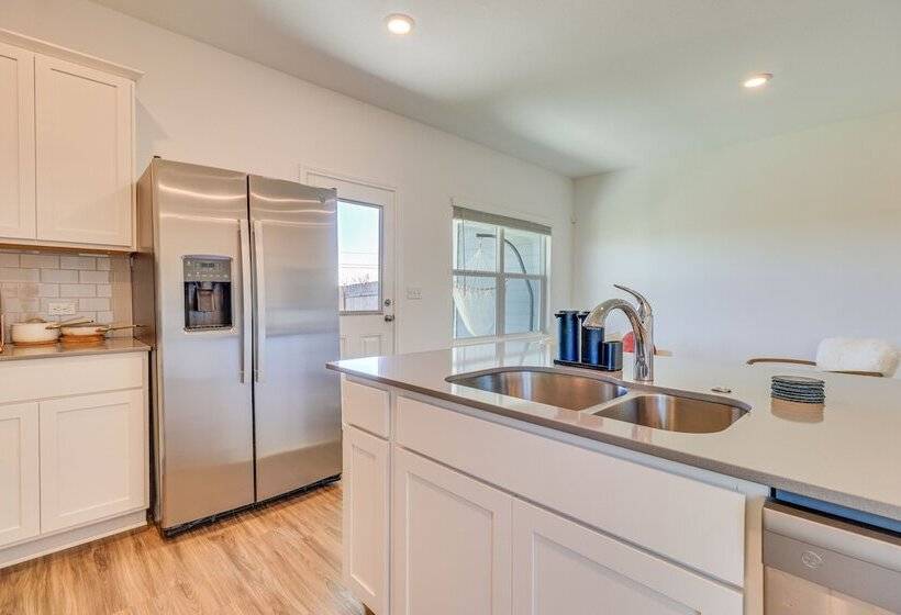 Quiet Home W/ Fenced Yard 12 Mi To Downtown Austin