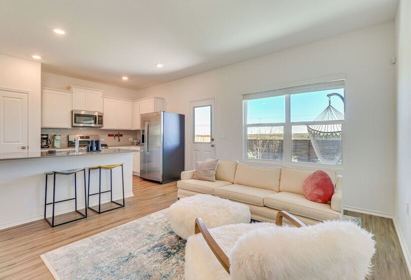 Quiet Home W/ Fenced Yard 12 Mi To Downtown Austin