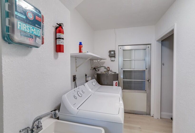 Largo Family Oasis: Private Pool & Hot Tub!