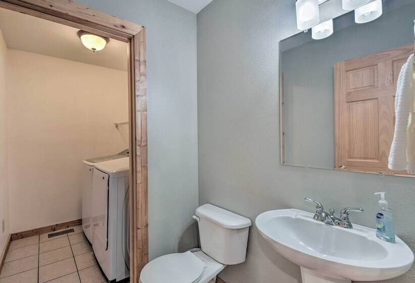 Lavish Hiawassee Cabin Great For Families!