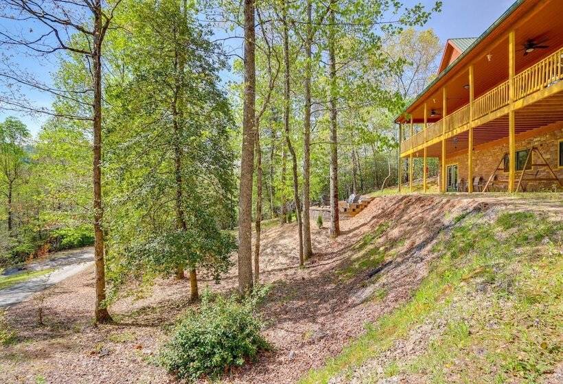 Lavish Hiawassee Cabin   Great For Families!
