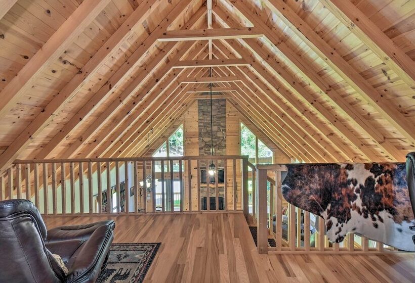 Lavish Hiawassee Cabin   Great For Families!