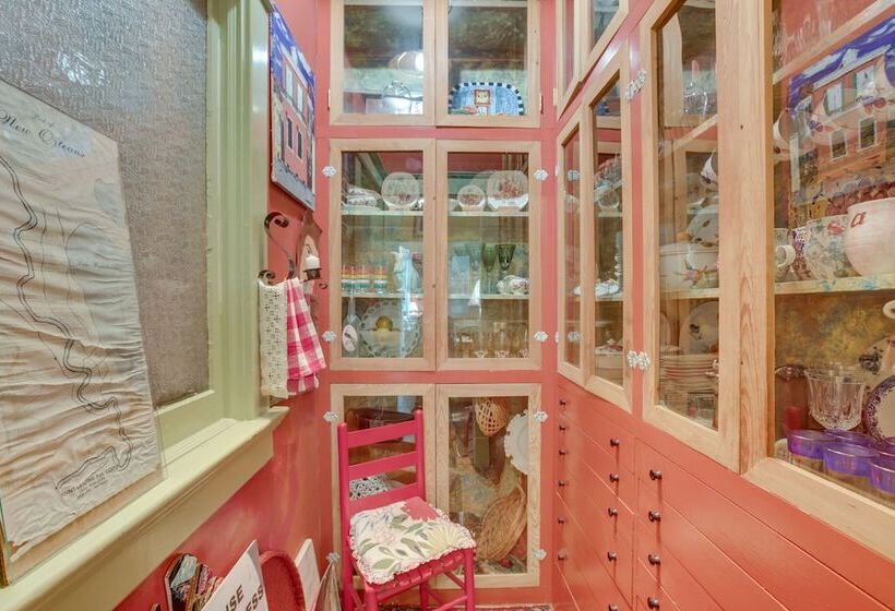 Private Pool & Backyard: Lavish New Orleans Haven!