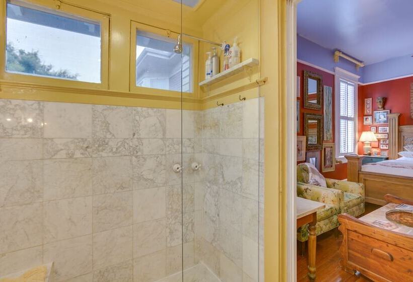 Private Pool & Backyard: Lavish New Orleans Haven!