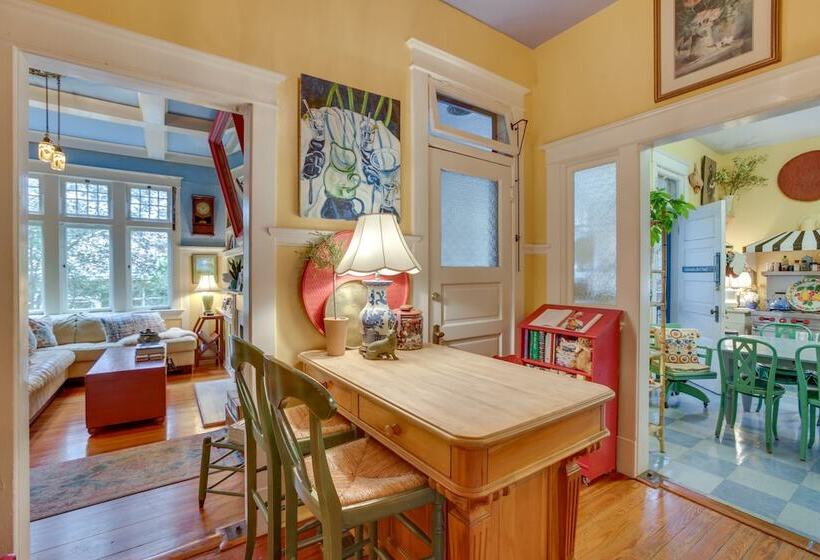 Private Pool & Backyard: Lavish New Orleans Haven!