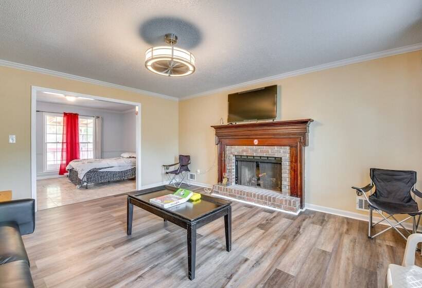 Lawrenceville Home ~ 35 Mi To Downtown Atlanta!