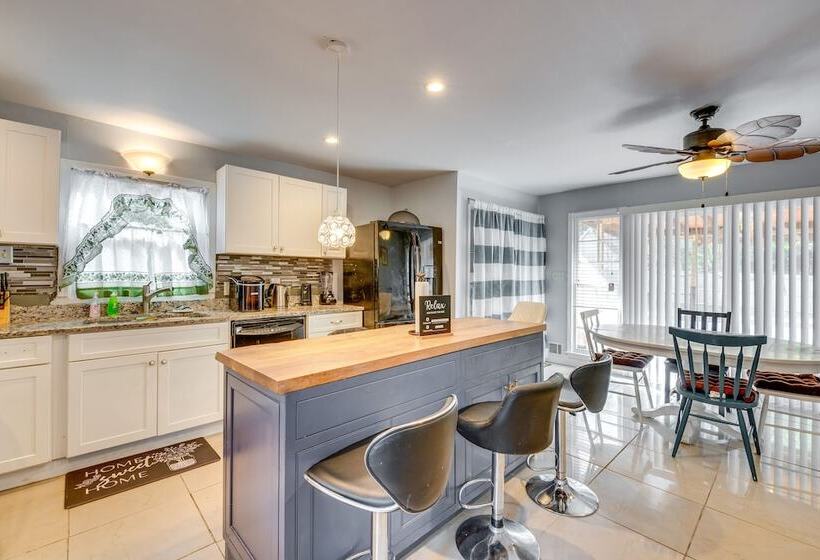 Lawrenceville Home ~ 35 Mi To Downtown Atlanta!