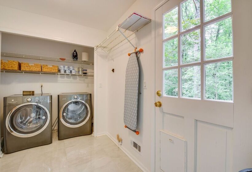 Lilburn Home W/ Deck, 20 Mi To Downtown Atlanta!