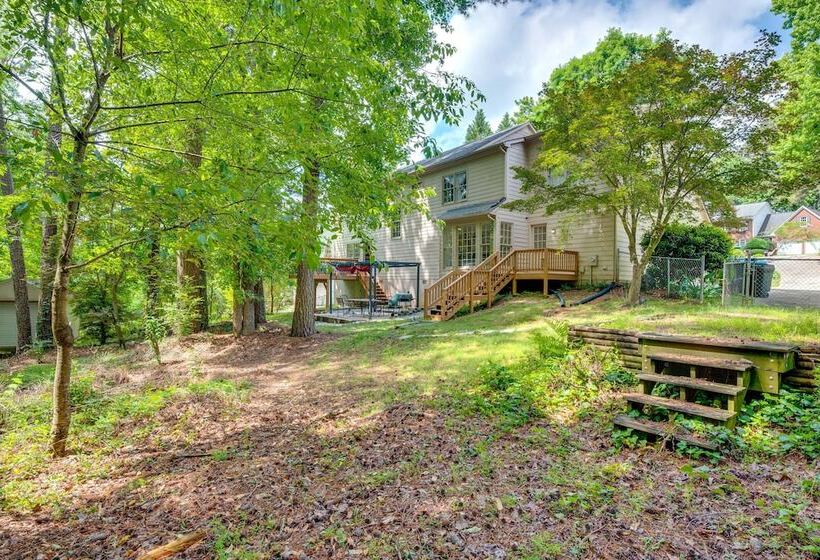 Lilburn Home W/ Deck, 20 Mi To Downtown Atlanta!